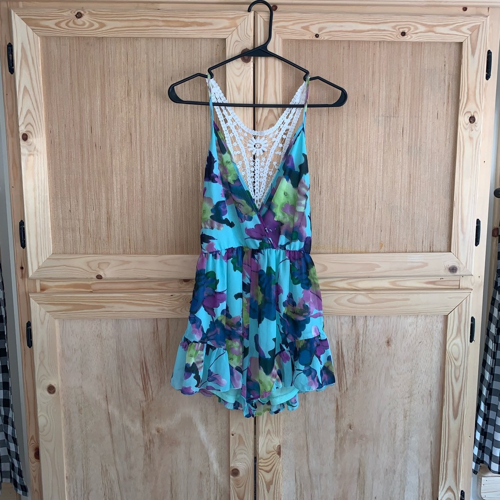 Reverse NWOT floral dressy crochet lace back romper size S